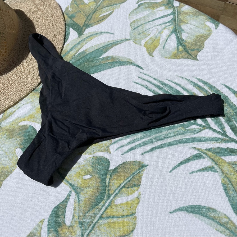 Billabong Cheeky Bikini Bottom | Medium | Black